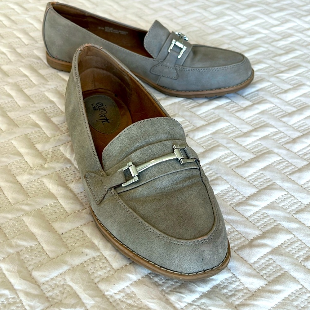 Euro Soft by Sofft, Sz 8.5, taupe loafer, flat, slide on shoe horse bit
